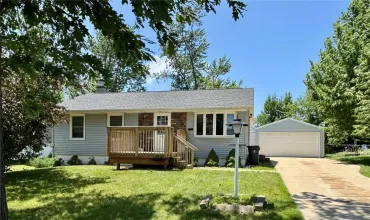 3 Bedrooms Bedrooms, ,1 BathroomBathrooms,Residential,72 Fleetwood, Cedar Rapids, Iowa 52405,2504646