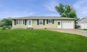 2 Bedrooms Bedrooms, ,2 BathroomsBathrooms,Residential,300 6th, Newhall, Iowa 52315,2504652