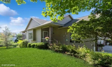 3 Bedrooms Bedrooms, ,2 BathroomsBathrooms,Residential,150 Broadmoor, Iowa City, Iowa 52245,202504151