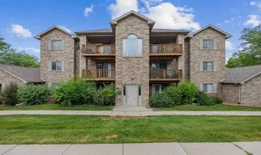 2 Bedrooms Bedrooms, ,1 BathroomBathrooms,Residential,2861 Coral Ct, 302, Coralville, Iowa 52241,202504189