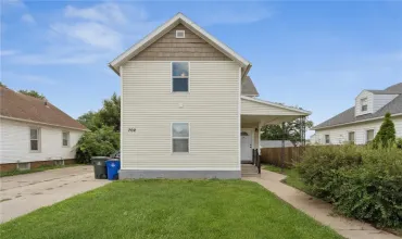 Residential,702 9th St SW, Cedar Rapids, Iowa 52404,2504710