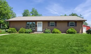 3 Bedrooms Bedrooms, 6 Rooms Rooms,1 BathroomBathrooms,Residential,4524 Benton, Cedar Rapids, Iowa 52402,2504738