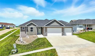 5 Bedrooms Bedrooms, ,3 BathroomsBathrooms,Residential,176 Kenton Way, Williamsburg, Iowa 52361,202504352