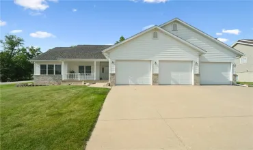 3 Bedrooms Bedrooms, ,3 BathroomsBathrooms,Residential,4118 Paradise, Cedar Rapids, Iowa 52405,2505942