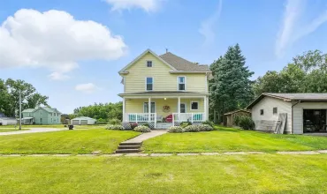 4 Bedrooms Bedrooms, ,2 BathroomsBathrooms,Residential,201 High St, Nichols, Iowa 52766,202504390