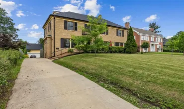 4 Bedrooms Bedrooms, 0 ,4 BathroomsBathrooms,Residential,2144 Grande, Cedar Rapids, Iowa 52403,2505858