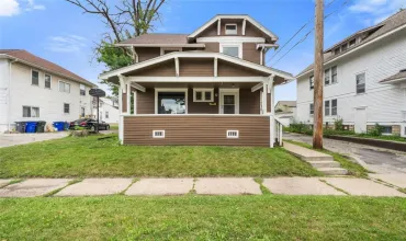 3 Bedrooms Bedrooms, 6 Rooms Rooms,2 BathroomsBathrooms,Residential,210 16th, Cedar Rapids, Iowa 52403,2506044
