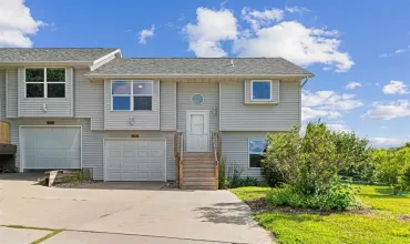 3 Bedrooms Bedrooms, ,2 BathroomsBathrooms,Residential,1361 Ozark Rdg, Coralville, Iowa 52241,202504481