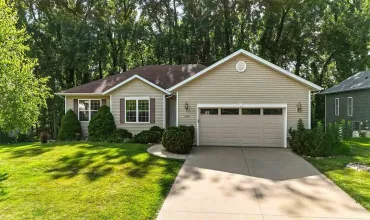 5 Bedrooms Bedrooms, ,3 BathroomsBathrooms,Residential,2336 North Ridge Dr, Coralville, Iowa 52241,202504475