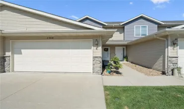 3 Bedrooms Bedrooms, ,2 BathroomsBathrooms,Residential,2908 Riviera, B, Cedar Rapids, Iowa 52404,2505911