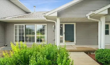 2 Bedrooms Bedrooms, ,1 BathroomBathrooms,Residential,935 74th, 5, Cedar Rapids, Iowa 52402,2506089