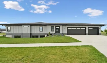 5 Bedrooms Bedrooms, ,3 BathroomsBathrooms,Residential,5112 Scenic View Ct SW, Cedar Rapids, Iowa 52404,202504554