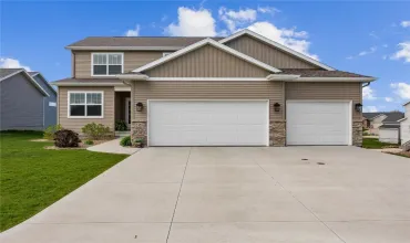 4 Bedrooms Bedrooms, ,3 BathroomsBathrooms,Residential,2455 Bridlewood, Marion, Iowa 52302,2506156