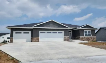 6 Bedrooms Bedrooms, 0 ,3 BathroomsBathrooms,Residential,624 Rock Ridge Rd, Tiffin, Iowa 52340,202504616