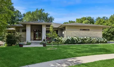 3 Bedrooms Bedrooms, 0 ,2 BathroomsBathrooms,Residential,2000 Forest Hill Cir, Coralville, Iowa 52241,202504449