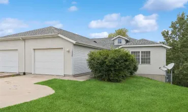 4 Bedrooms Bedrooms, 0 ,3 BathroomsBathrooms,Residential,1428 Kenai Ct, Coralville, Iowa 52241,202504635