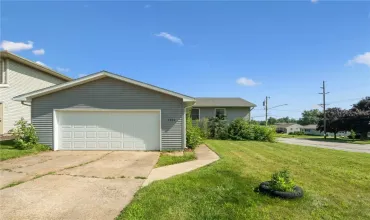 4 Bedrooms Bedrooms, 0 ,3 BathroomsBathrooms,Residential,3400 Sue Ln NW, Cedar Rapids, Iowa 52405,2506241