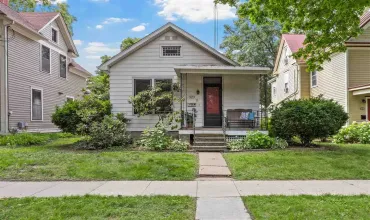 2 Bedrooms Bedrooms, 0 ,1 BathroomBathrooms,Residential,323 Brown St, Iowa City, Iowa 52245,202504680
