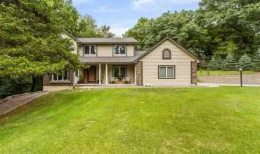 4 Bedrooms Bedrooms, ,3 BathroomsBathrooms,Residential,6 High Point Ct NE, Iowa City, Iowa 52240,202504685
