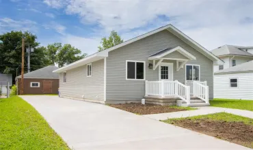 3 Bedrooms Bedrooms, ,2 BathroomsBathrooms,Residential,211 2nd St, Washington, Iowa 52353,202504689