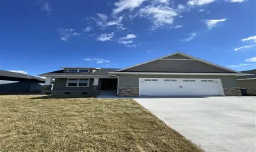 4 Bedrooms Bedrooms, ,3 BathroomsBathrooms,Residential,150 Huntington Dr, Iowa City, Iowa 52245,202504560
