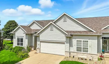 4 Bedrooms Bedrooms, 0 ,3 BathroomsBathrooms,Residential,714 Stone Hedge Ct NW, Cedar Rapids, Iowa 52405,202504774