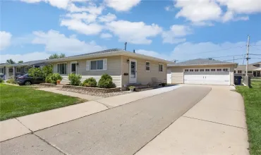3 Bedrooms Bedrooms, 0 ,1 BathroomBathrooms,Residential,754 Gateway, Cedar Rapids, Iowa 52402,2506487