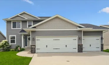 3 Bedrooms Bedrooms, 0 ,3 BathroomsBathrooms,Residential,2207 Shady Grove Rd SW, Cedar Rapids, Iowa 52404,202504834