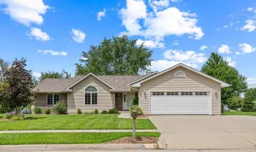 5 Bedrooms Bedrooms, 0 ,3 BathroomsBathrooms,Residential,38 Durango Pl, Iowa City, Iowa 52245,202504852