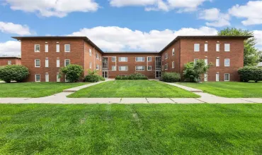 1 Bedroom Bedrooms, 0 ,1 BathroomBathrooms,Residential,500 Grandview Ct, 524, Iowa City, Iowa 52246,202504869