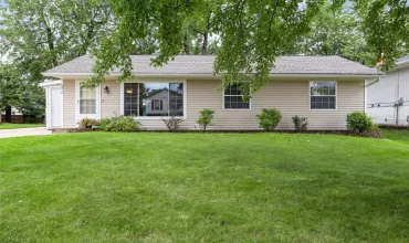 4 Bedrooms Bedrooms, 8 Rooms Rooms,2 BathroomsBathrooms,Residential,6810 Idlebrook, Cedar Rapids, Iowa 52402,2506635