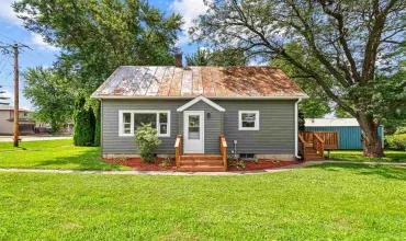 2 Bedrooms Bedrooms, 0 ,1 BathroomBathrooms,Residential,133 5th St, Solon, Iowa 52333,202504927