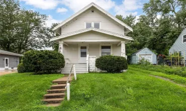 2 Bedrooms Bedrooms, 0 ,1 BathroomBathrooms,Residential,233 26th, Cedar Rapids, Iowa 52404,2506645