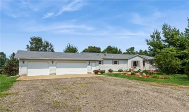 3 Bedrooms Bedrooms, 6 Rooms Rooms,2 BathroomsBathrooms,Residential,3522 Lori Sue, Toddville, Iowa 52341,2506664