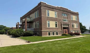 2 Bedrooms Bedrooms, 0 ,2 BathroomsBathrooms,Residential,251 Vine St, 102, Riverside, Iowa 52327,202504964