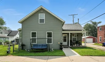 3 Bedrooms Bedrooms, 4 Rooms Rooms,1 BathroomBathrooms,Residential,1516 1st, Cedar Rapids, Iowa 52404,2506730