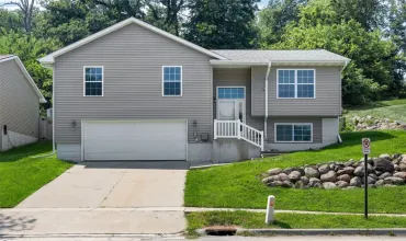 3 Bedrooms Bedrooms, 0 ,2 BathroomsBathrooms,Residential,1130 13th, Cedar Rapids, Iowa 52405,2506737