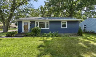 3 Bedrooms Bedrooms, 0 ,1 BathroomBathrooms,Residential,2125 F St, Iowa City, Iowa 52245,202505019