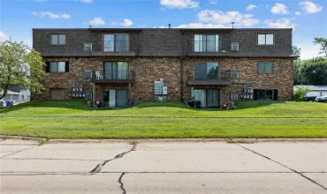 2 Bedrooms Bedrooms, 5 Rooms Rooms,1 BathroomBathrooms,Residential,1005 Bridgit Ct SE, 7, Cedar Rapids, Iowa 52403,2506751