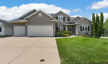 5 Bedrooms Bedrooms, 0 ,3 BathroomsBathrooms,Residential,250 16th, Hiawatha, Iowa 52233,2506790