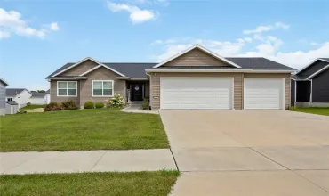 5 Bedrooms Bedrooms, 0 ,3 BathroomsBathrooms,Residential,6906 Stone Meadow, Cedar Rapids, Iowa 52404,2506821