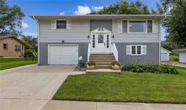 4 Bedrooms Bedrooms, 0 ,2 BathroomsBathrooms,Residential,2875 23rd, Marion, Iowa 52302,2506811