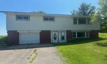3 Bedrooms Bedrooms, 6 Rooms Rooms,2 BathroomsBathrooms,Residential,7902 Wieneke Cir SW, Cedar Rapids, Iowa 52404,2506830