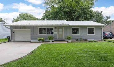 4 Bedrooms Bedrooms, 0 ,2 BathroomsBathrooms,Residential,1410 Pine St, Iowa City, Iowa 52240,202505128