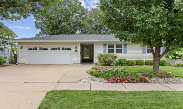 3 Bedrooms Bedrooms, 7 Rooms Rooms,1 BathroomBathrooms,Residential,3014 Franbrook Ter., Cedar Rapids, Iowa 52405,2506930