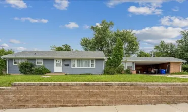 3 Bedrooms Bedrooms, 5 Rooms Rooms,1 BathroomBathrooms,Residential,4000 Mount Vernon, Cedar Rapids, Iowa 52403,2506875