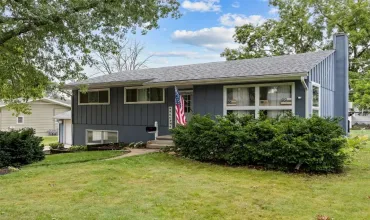 4 Bedrooms Bedrooms, 0 ,2 BathroomsBathrooms,Residential,415 4th, Mt Vernon, Iowa 52314,2506981