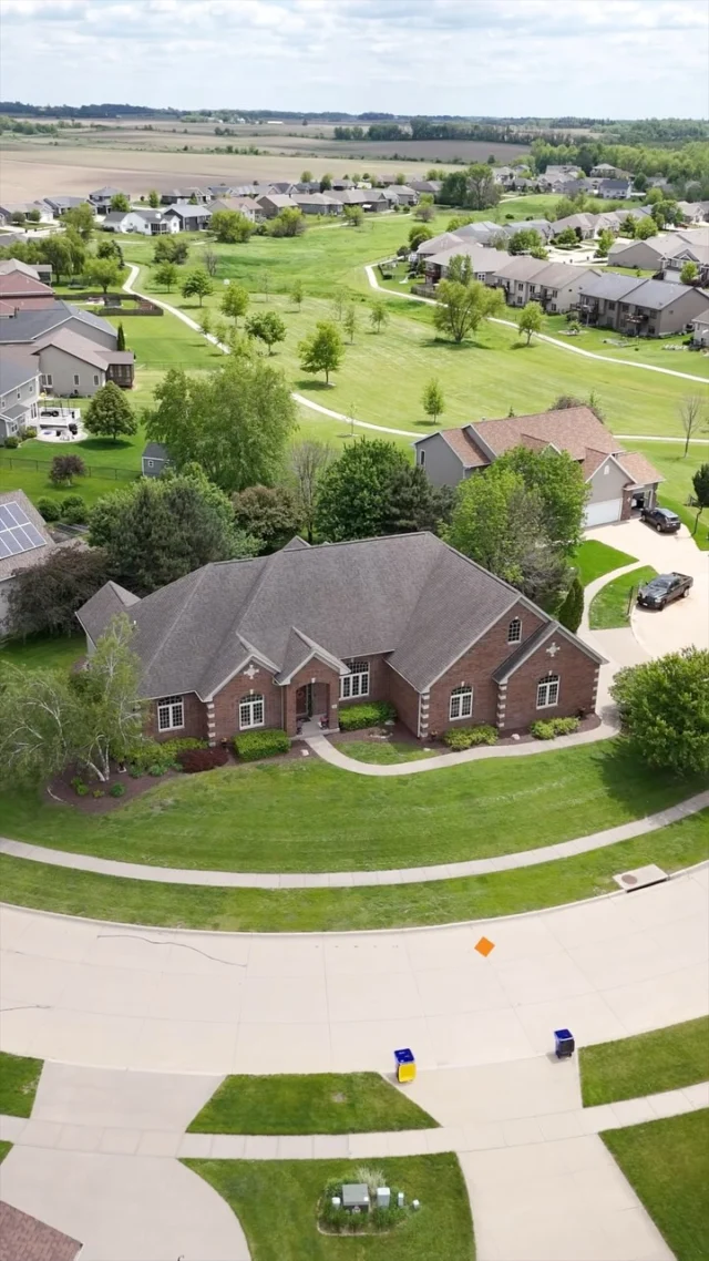 Unlock more space to live, relax, grow, and entertain! 🔓🏡

Link in bio to see more of this beautiful, 5,600-square-foot Solon home. 🔗

🔸 705 Willow Court, Solon, Iowa 52333 🔸
.
.
.
.
.
#urbanacresrealestate #weareurbanacres #featuredlisting #homeforsale #soloniowa #onthemarket